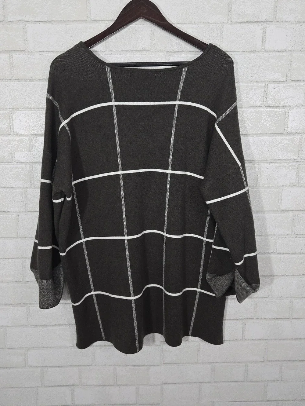 Tahari sweater